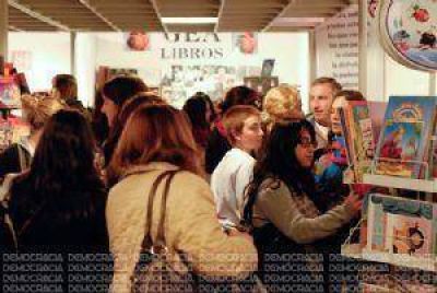 M�s de 15.000 personas visitaron la Feria del Libro