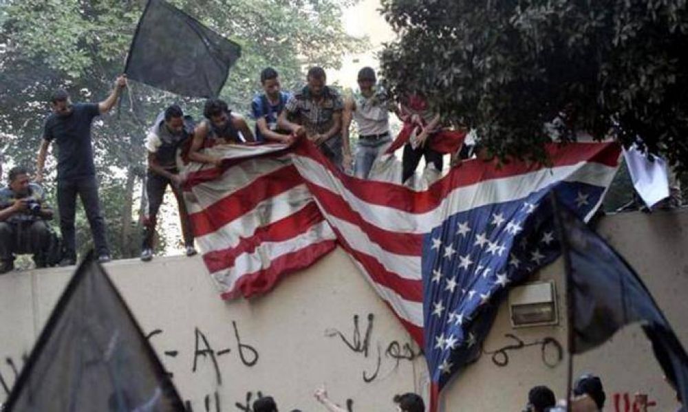 La polic�a egipcia choca con manifestantes en otra protesta contra EE.UU. en El Cairo