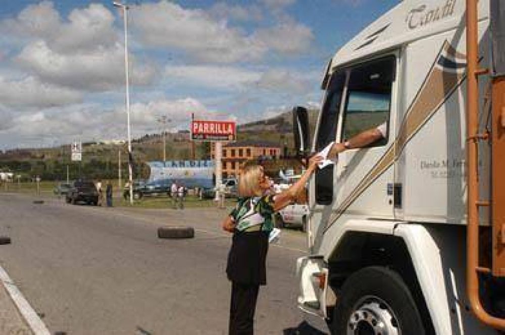 Acto, asado y reclamos en �El Para�so�, a un a�o del conflicto por la resoluci�n 125.