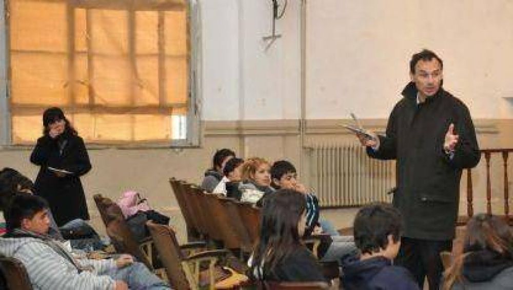 La Plata: La Municipalidad lleva a las escuelas el programa �Quiero Ser�