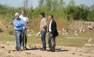 Andreotti presenci� tareas de rastrillaje en la b�squeda de desaparecidos