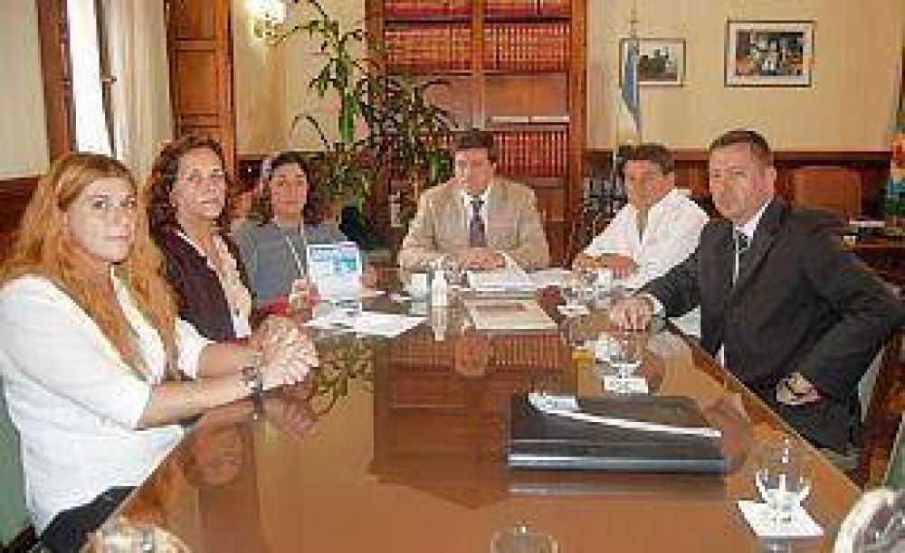 Mariotto recibi� a familias que denunciaron mala praxis en Malvinas Argentinas