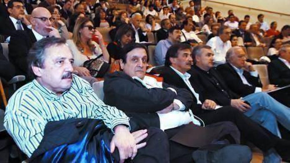 La UCR dice que la sociedad pide una alternativa