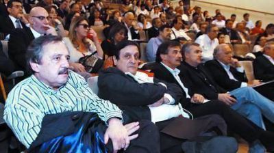 La UCR dice que la sociedad pide una alternativa