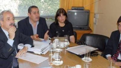 Duros enfrentamientos entre el ministro Molina y diputados del FCS