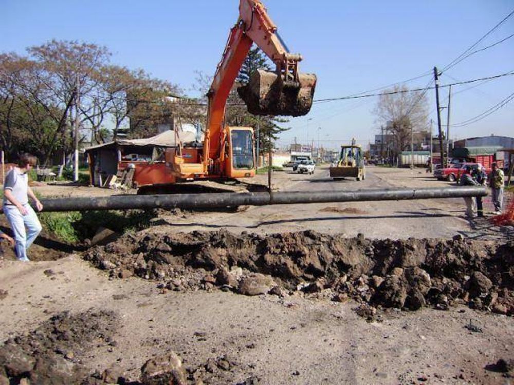 Mejoras en desag�es de Camino y 822