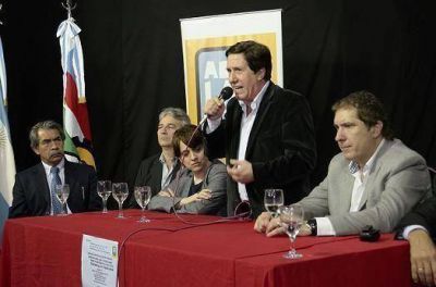 D�az P�rez realiz� el cierre de las jornadas del programa "Abuelas Relatoras"