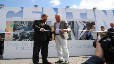 Presencia entrerriana al inaugurarse el pabell�n argentino en la Expo Prado