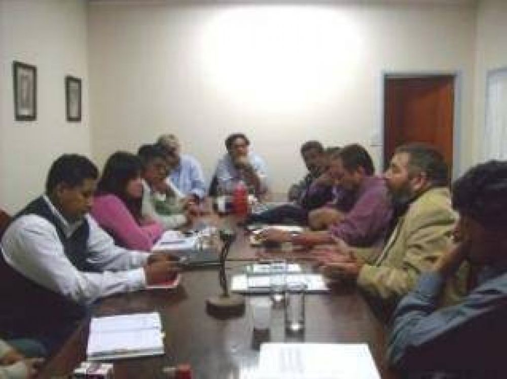 Se concret� reuni�n en el Comit� Provincia de la UCR.