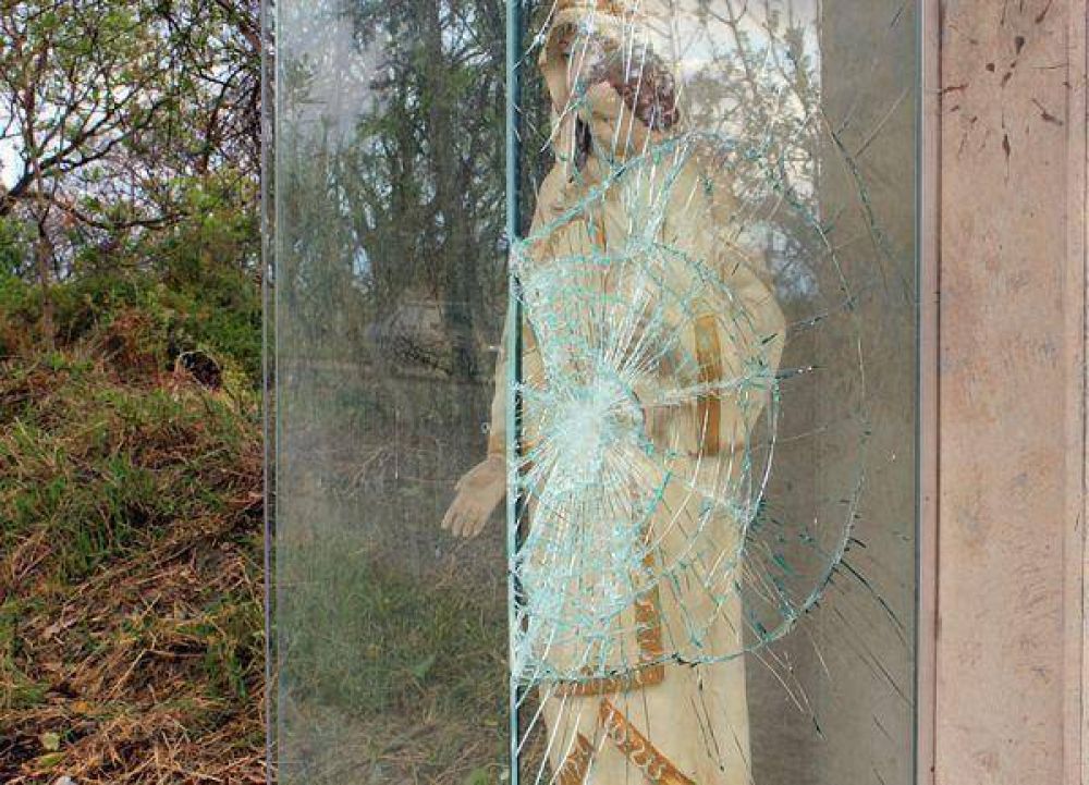Otro hecho de vandalismo: esta vez en una ermita del Paseo de la Fe