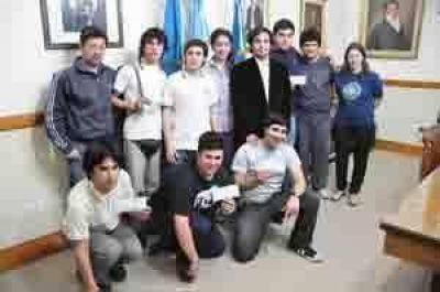 El Municipio entreg� subsidios a los centros de estudiantes de colegios secundarios  