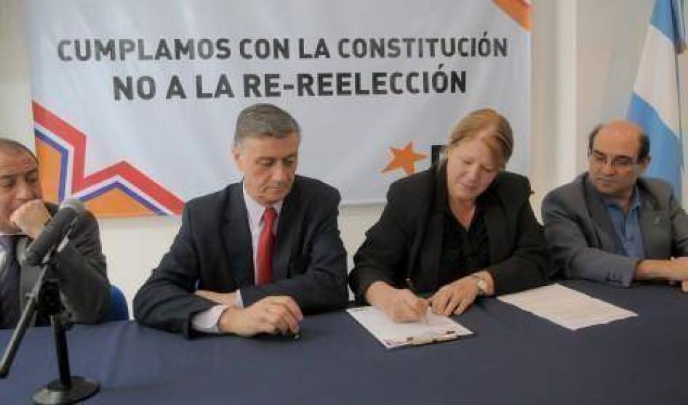 El FAP se moviliza en defensa de la Constituci�n Nacional. Este S�bado se re�nen en Jun�n