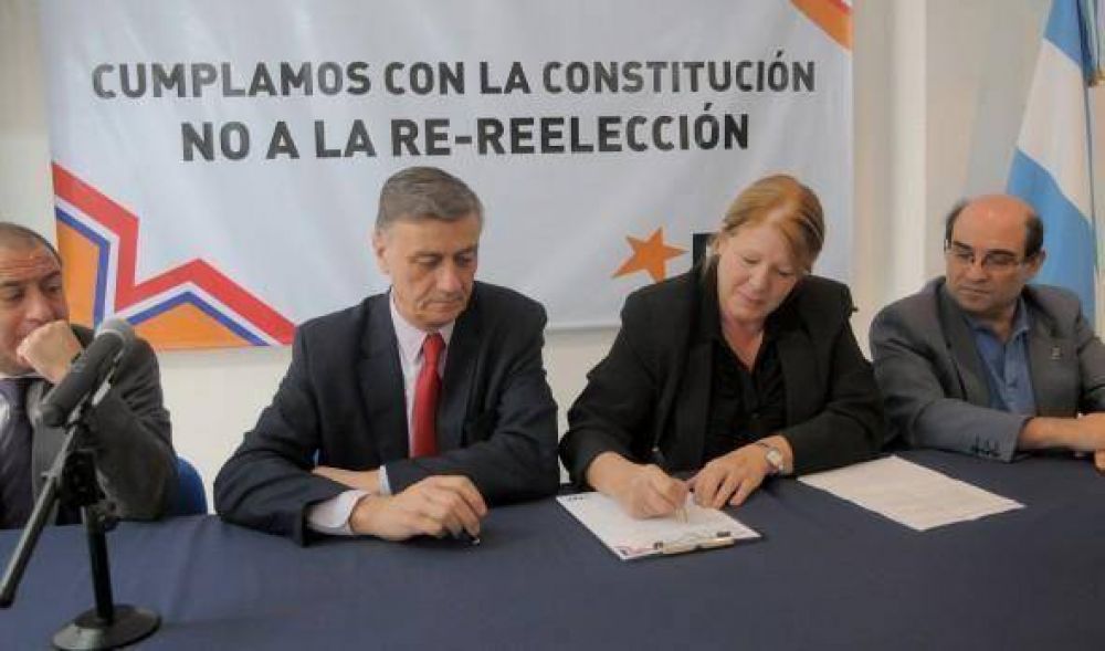 Buscan reunir un mill�n de firmas contra la re re de CFK