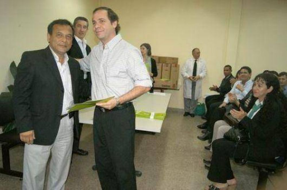 El Pedi�trico recibi� computadoras para mejorar los servicios