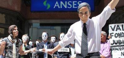 Al "bancar la joda del Anses" Corrientes pierde 1.882 millones por retenciones a la coparticipaci�n
