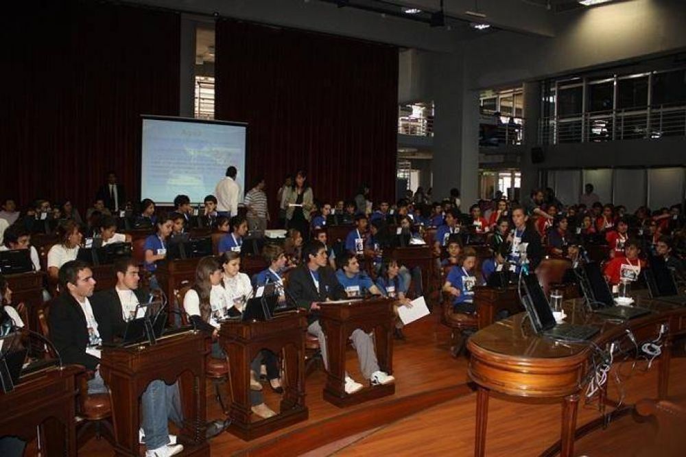 Con actividades en el Recinto concluy� el Parlamento Estudiantil Misionero 2.0