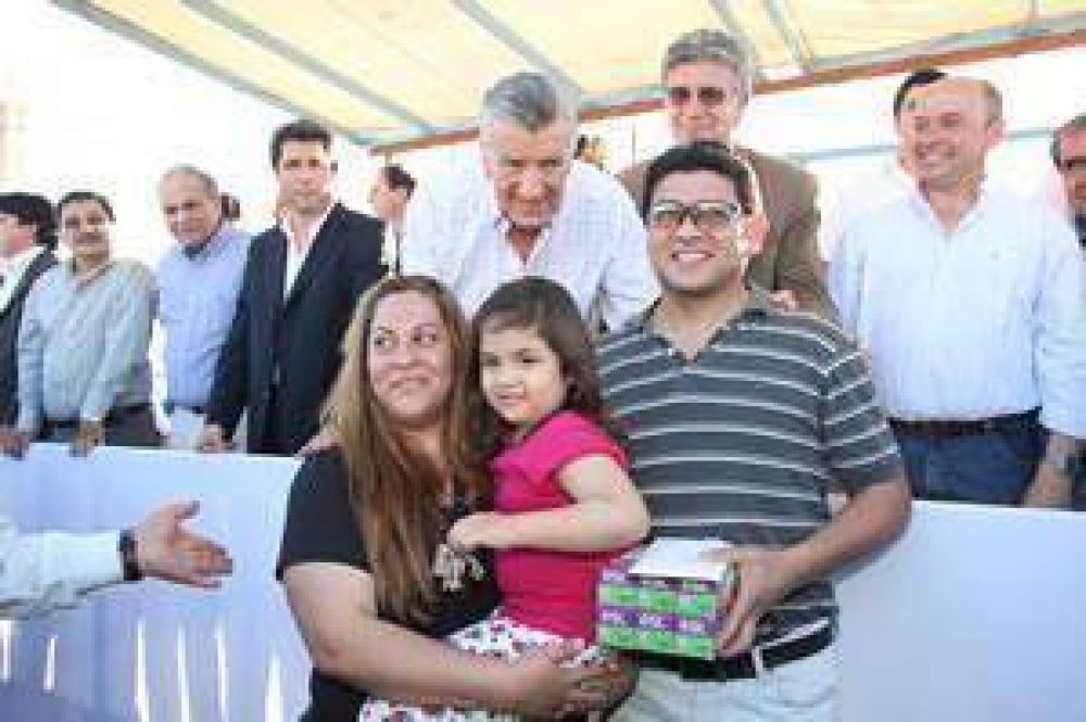 �Paguen las cuotas para que hagamos m�s viviendas� 	