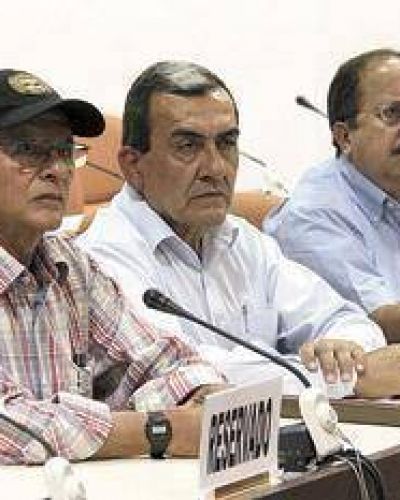 Las FARC abren juego y presentan equipo
