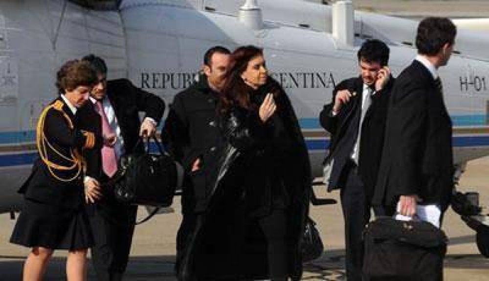 Cristina volvi� a Santa Cruz despu�s de una semana llena de cruces con Peralta