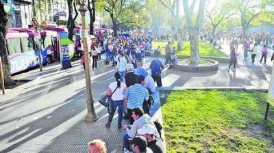 Sin el Sarmiento y el Mitre, quejas y colectivos repletos 