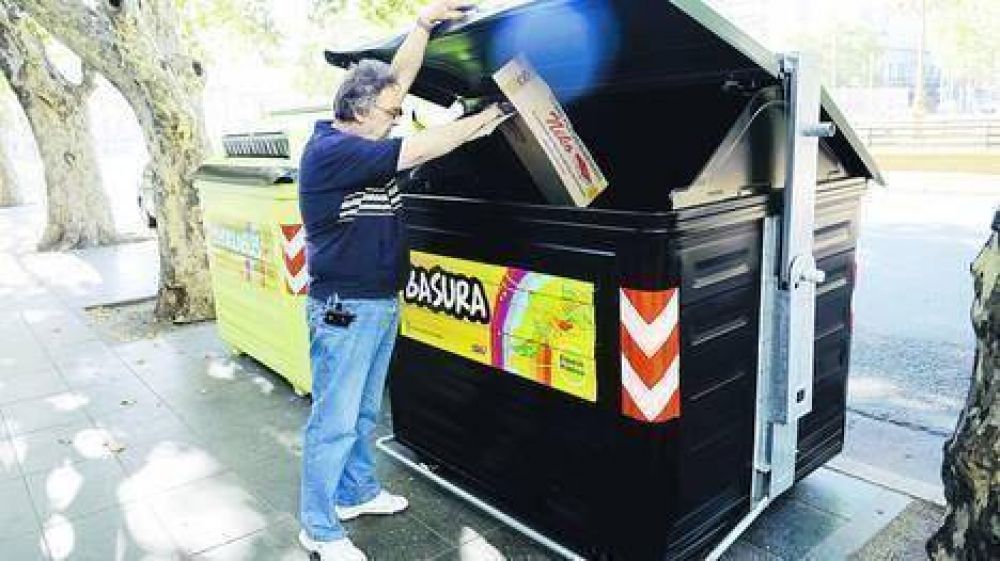Reciclado: Desde octubre, el 30% de las casas porte�as podr� separar la basura