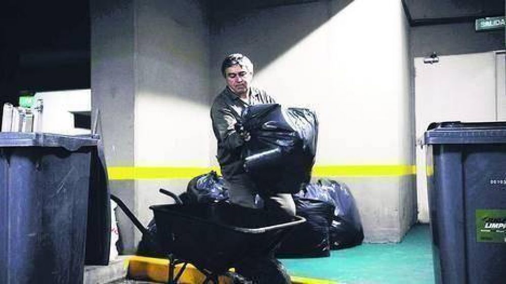 Vecinos de una torre lograron sacar menos bolsas negras a la calle