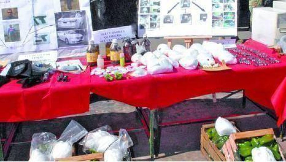 La Matanza: Ocultaban y distribu�an coca�na dentro de morrones