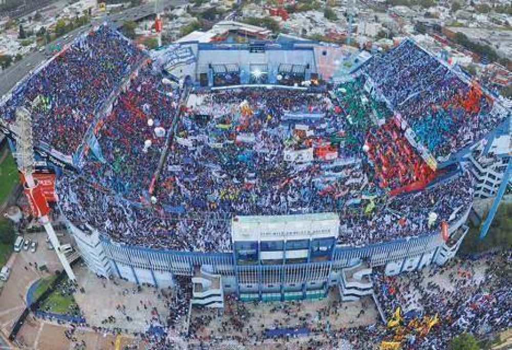 Un debut con m�s de 100 mil militantes en V�lez
