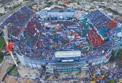 Un debut con m�s de 100 mil militantes en V�lez