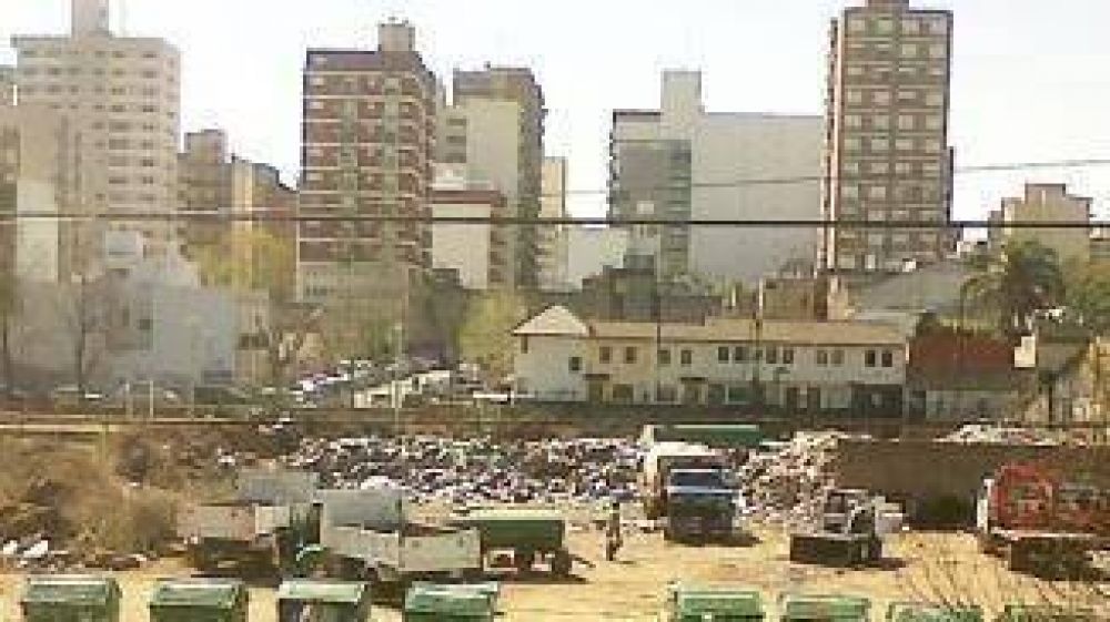 La Comuna comenz� a limpiar su basural de Quilmes centro 