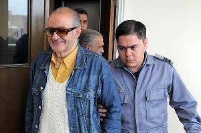 El juez Molinari indag� a m�s ex polic�as y espera por Musa Azar Curi