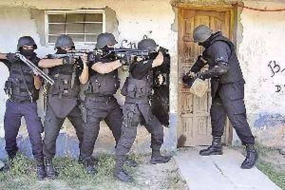 Grupos especiales de la polic�a ser�n capacitados por fuerzas nacionales
