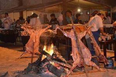 M�s de dos mil turistas fueron atra�dos por el Concurso de Asadores