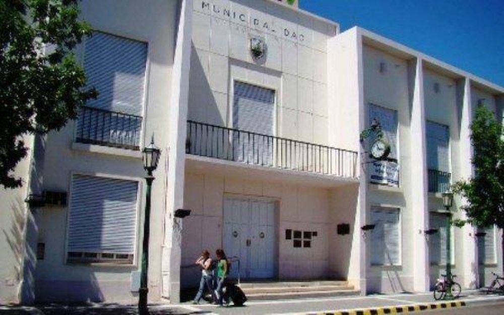  Larra�aga ech� a otro funcionario