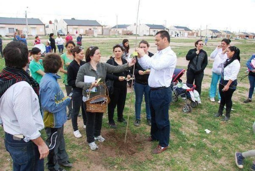  Programa Crecemos Juntos: plantan un �rbol por cada beb� que nace