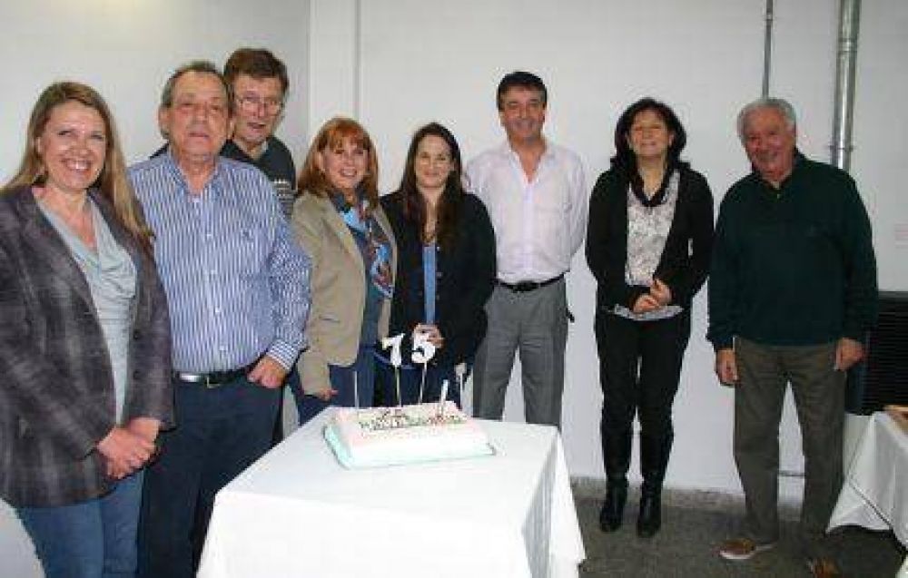 Vecinalistas del Puerto celebraron 75 a�os donando 12 motos a la Delegaci�n Municipal 