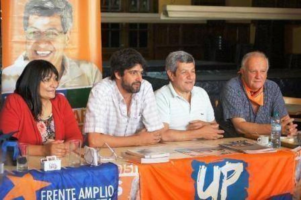 Con V�ctor De Genaro se present� la mesa de Unidad Popular en Chivilcoy  