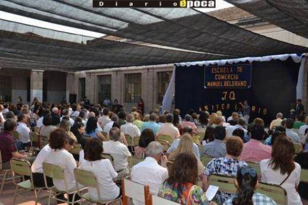 Homenajearon a 66 promociones de la Escuela Comercio en sus 70 a�os
