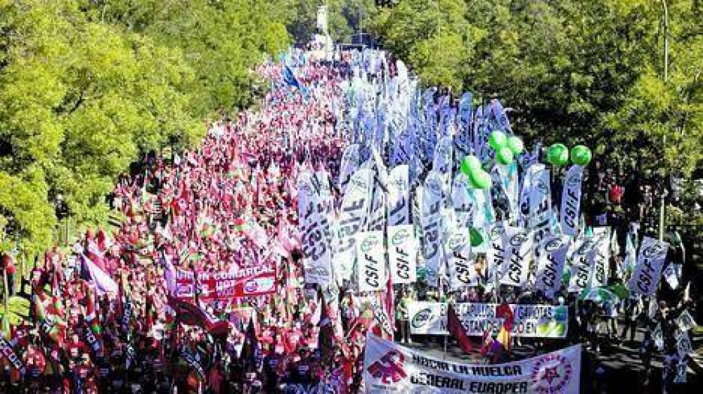 Masiva marcha en Madrid: Los espa�oles exigen un refer�ndum sobre el ajuste