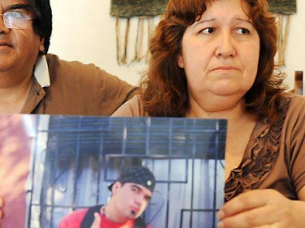 Una pareja reclama que se esclarezca el homicidio de su hijo