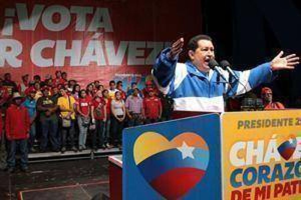 Ch�vez llor� en un discurso y repiti� que ganar� las elecciones