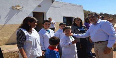Inauguran tendido de electricidad de m�s de 15 kil�metros en localidades rurales