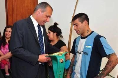 Buzzi recibi� al nuevo campe�n del mundo Lucas Matthysse
