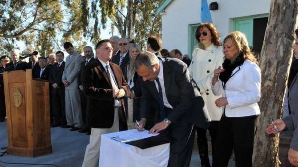 Provincia y Rawson firmaron convenio para el desarrollo urbano de la ciudad