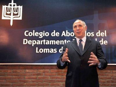 "Me parece bien que se discuta la posibilidad de reformar la Constituci�n"