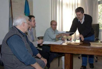 El Municipio ampl�a la red de desag�es cloacales en el casco urbano
