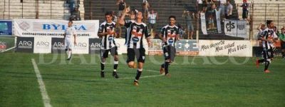 For Ever se impuso en el cl�sico por 2-1 ante Deportivo Mandiy�