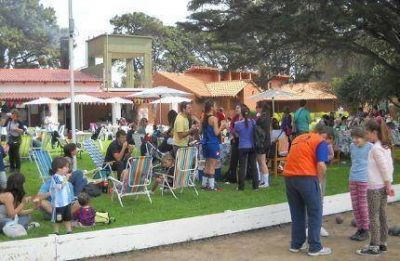 La gran familia de la Bancaria en un festejo involvidable junto a sus m�s bajitos