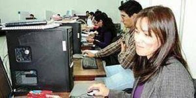 El gobernador salud� a los estatales