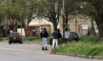Disturbios, persecuci�n y tiros al aire en la previa de un partido